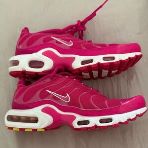 Nike Women's Hot Pink Athletic Shoes
